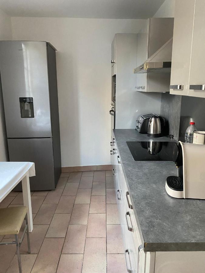 Grand F4 De 71m2 Pour 6 Personnes En Plein Centre Arpajon