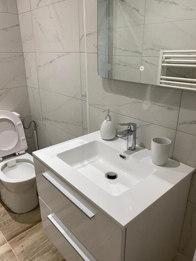 Grand F4 De 71m2 Pour 6 Personnes En Plein Centre Arpajon