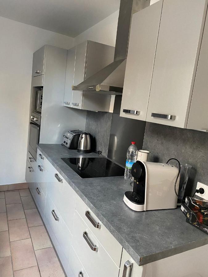 Grand F4 De 71m2 Pour 6 Personnes En Plein Centre Apartment Arpajon